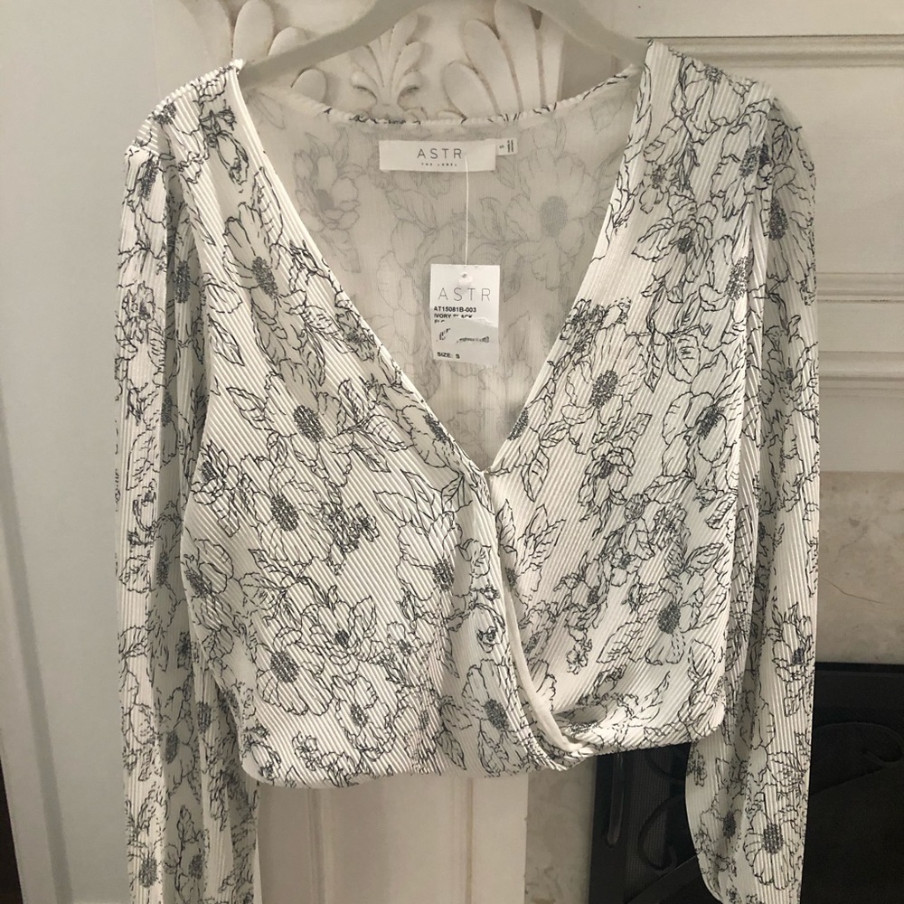 NWT ASTR the label blouse sz. Small